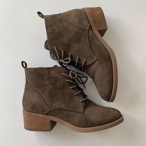 Carlos- Chukka Ankle Boots size 7.5